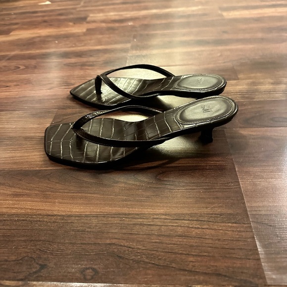 Elegant Brown Croc-Embossed Women's Sandal Heels - Picture 2 of 2